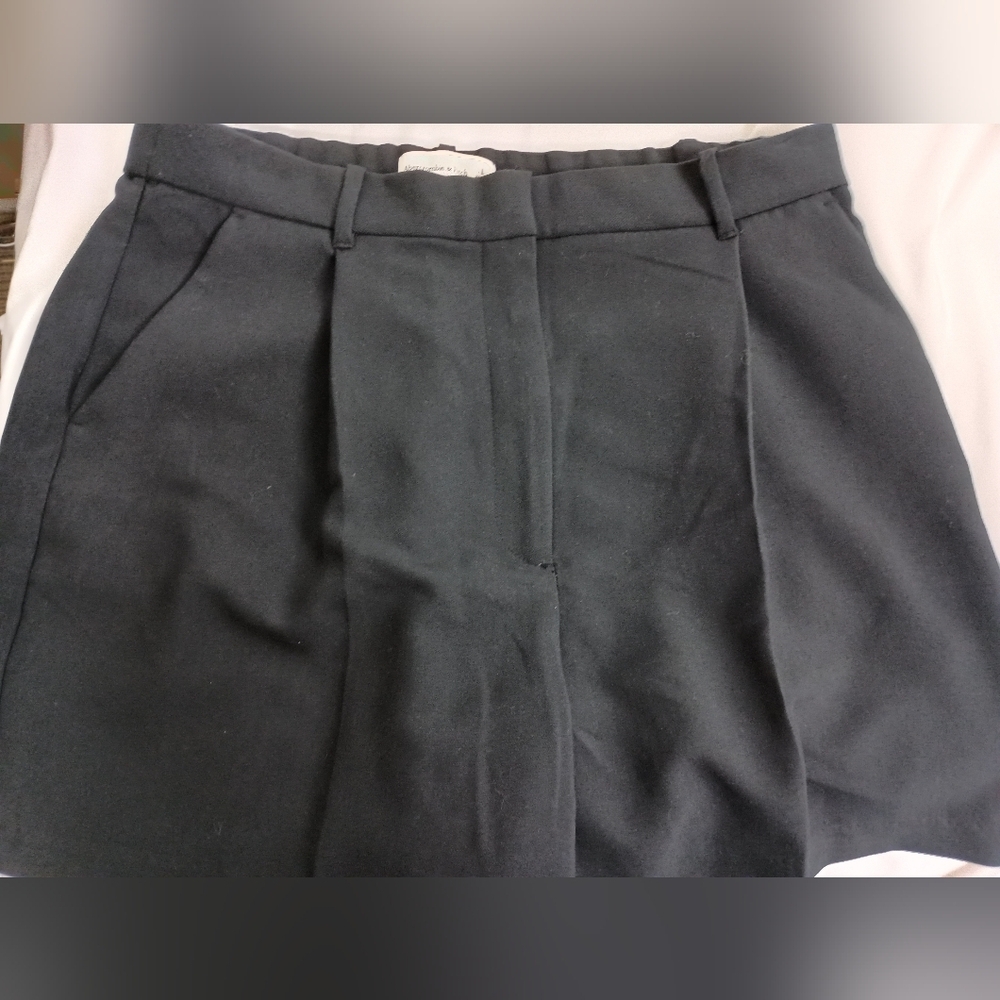 ABERCROMBIE & FITCH Classic Pleated Summer Black Shorts (#1,388)